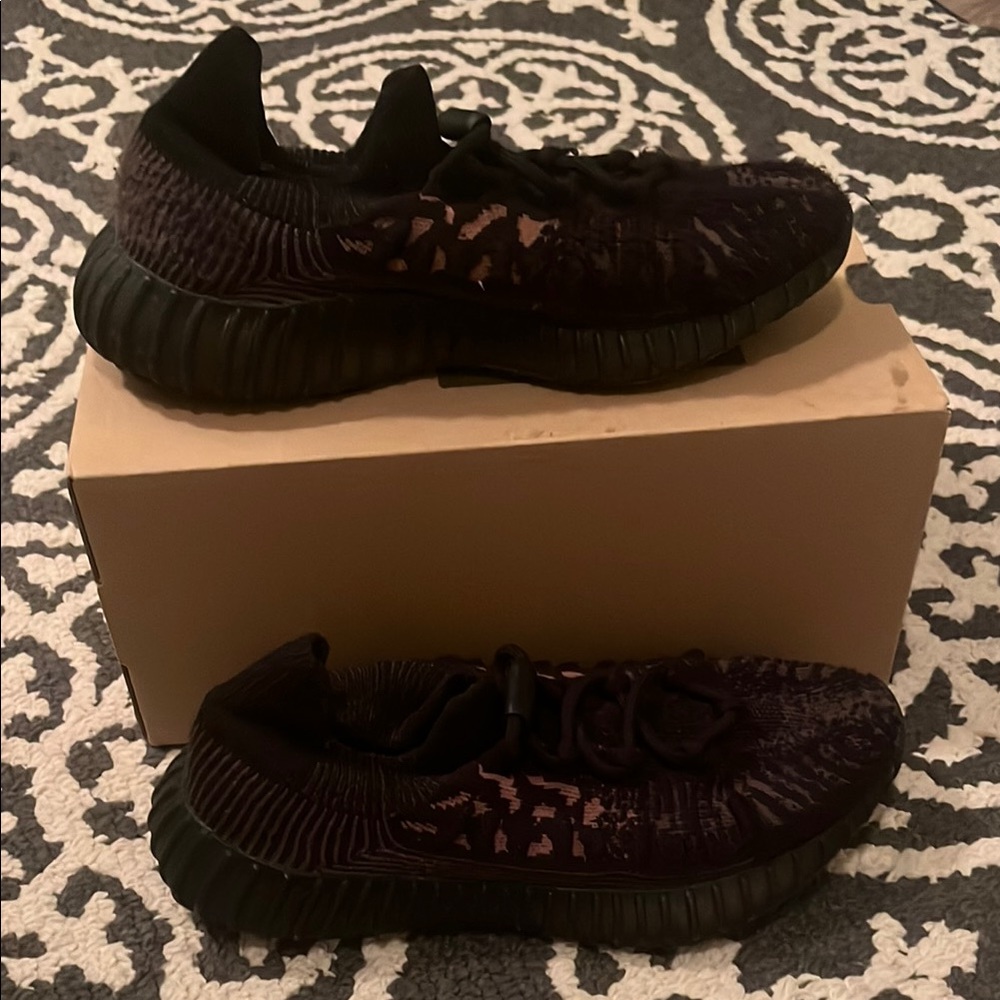 YZY Boost 350 V2 CMPCT’ Slate Carbon’